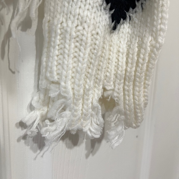 White Raw Hemmed Heart Sweater - Picture 4 of 5